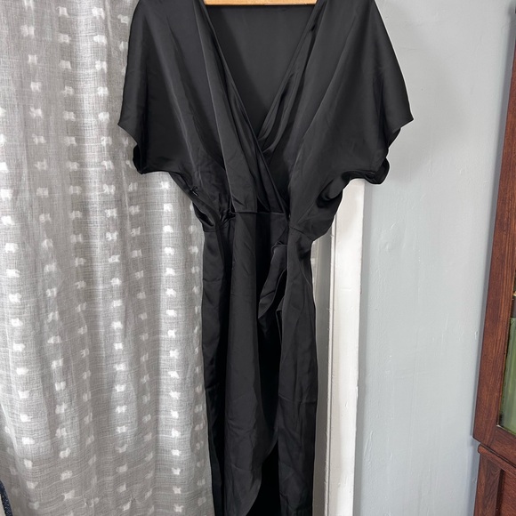 HALARA Other - Halara Elegant Black Women's cocktail dress. Zip side slit with waistpleats.